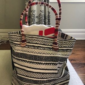❤️host pick❤️ NWOT Aeropostale Tribal Print Bag